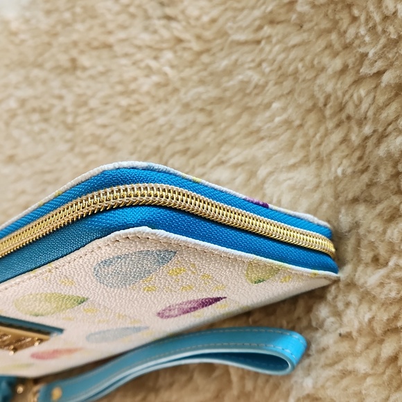 NWT Dooney & Bourke Snow Cone Large Zip Around Wallet/Wristlet ❄️ - Picture 6 of 16